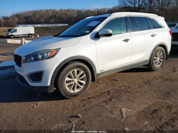 5XYPGDA32HG285722 2017 KIA SORENTO - Image 2