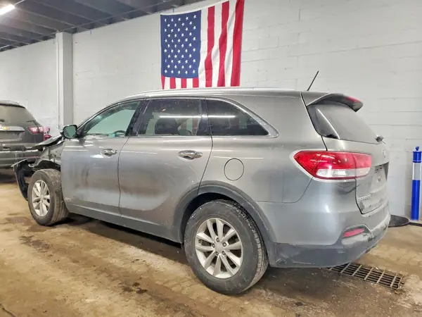 5XYPGDA32HG294825 2017 KIA SORENTO - Image 2