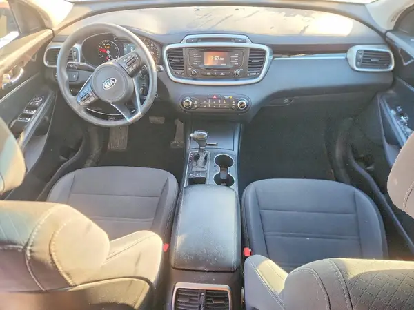 5XYPGDA32HG319013 2017 KIA SORENTO - Image 8