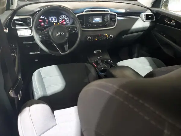 5XYPGDA32HG321814 2017 KIA SORENTO - Image 8
