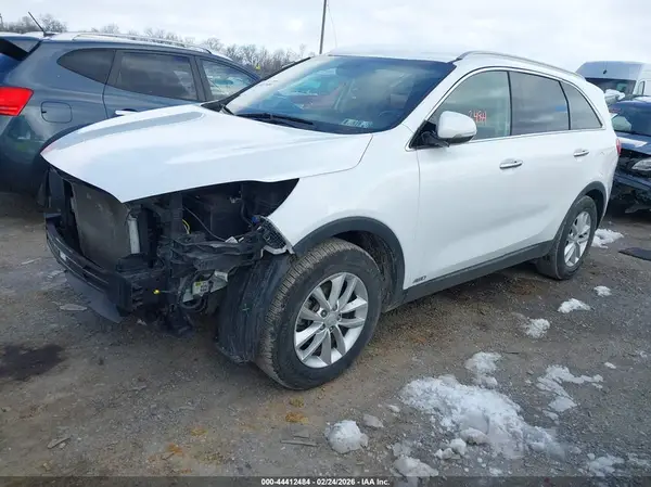 5XYPGDA32HG325104 2017 KIA SORENTO - Image 2