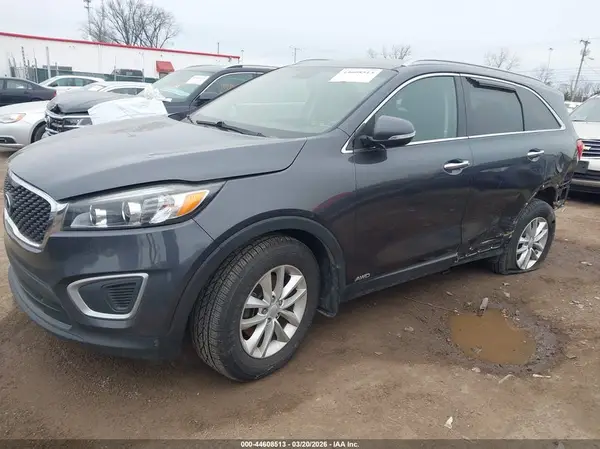 5XYPGDA32JG339512 2018 KIA SORENTO - Image 2
