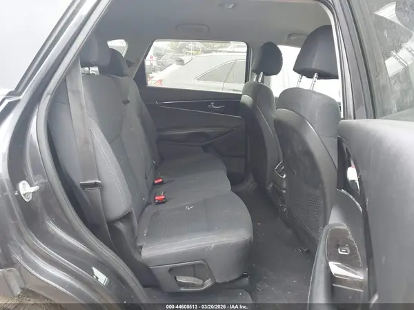 5XYPGDA32JG339512 2018 KIA SORENTO - Image 8