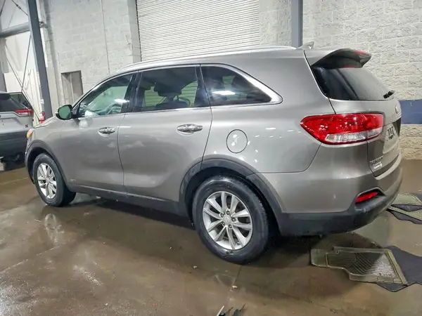 5XYPGDA32JG343978 2018 KIA SORENTO - Image 2