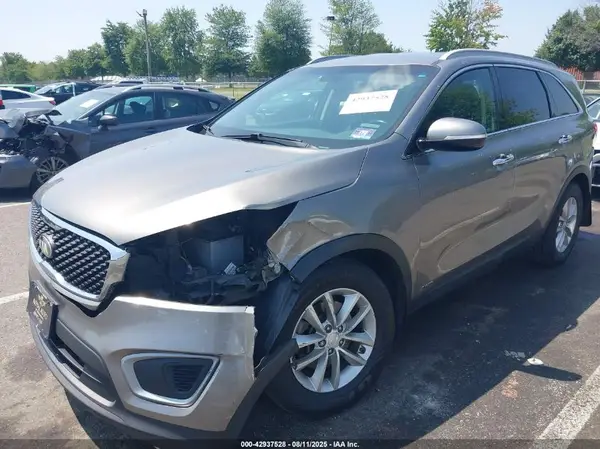 5XYPGDA32JG347268 2018 KIA SORENTO - Image 2