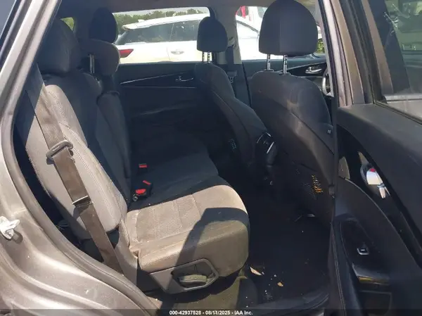 5XYPGDA32JG347268 2018 KIA SORENTO - Image 8