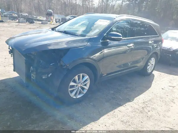 5XYPGDA32JG348078 2018 KIA SORENTO - Image 2