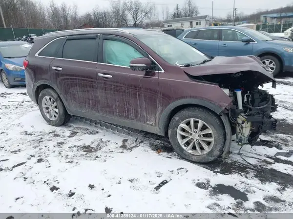5XYPGDA32JG348517 2018 KIA SORENTO - Image 1