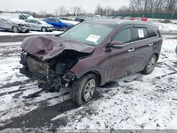 5XYPGDA32JG348517 2018 KIA SORENTO - Image 2