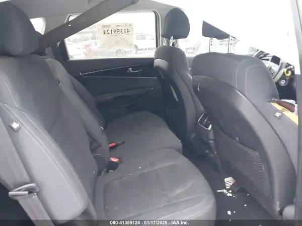 5XYPGDA32JG348517 2018 KIA SORENTO - Image 8