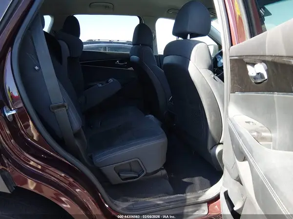 5XYPGDA32JG349814 2018 KIA SORENTO - Image 8