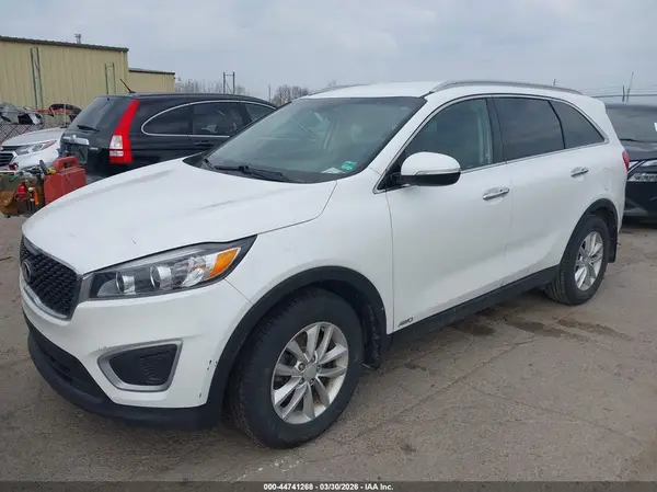 5XYPGDA32JG350204 2018 KIA SORENTO - Image 2