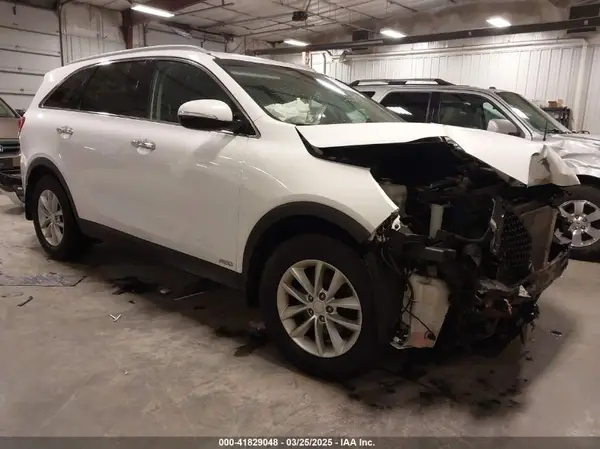 5XYPGDA32JG352843 2018 KIA SORENTO - Image 1