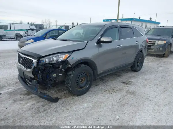 5XYPGDA32JG352891 2018 KIA SORENTO - Image 2
