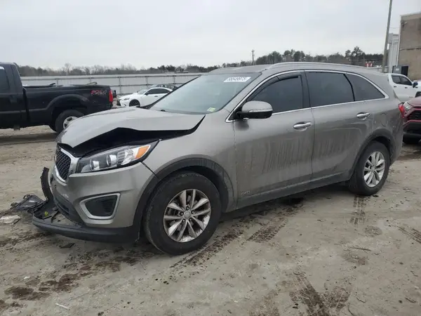 5XYPGDA32JG377158 2018 KIA SORENTO - Image 1