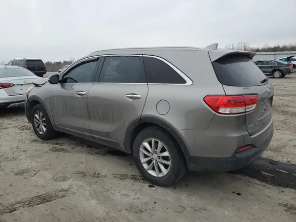 5XYPGDA32JG377158 2018 KIA SORENTO - Image 2