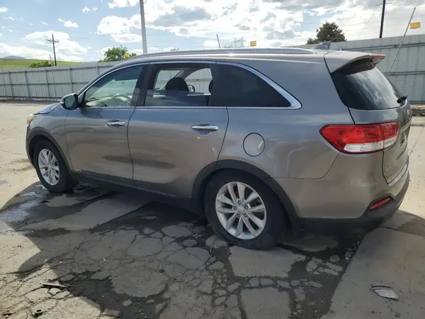5XYPGDA32JG400597 2018 KIA SORENTO - Image 2