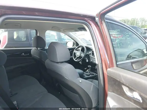 5XYPGDA32JG402155 2018 KIA SORENTO - Image 8