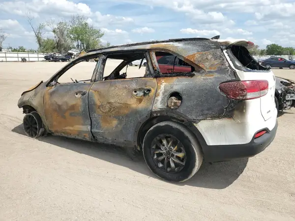 5XYPGDA32JG414189 2018 KIA SORENTO - Image 2