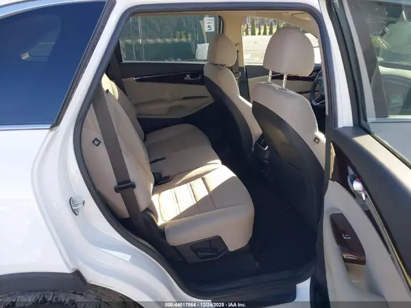 5XYPGDA32JG414581 2018 KIA SORENTO - Image 8