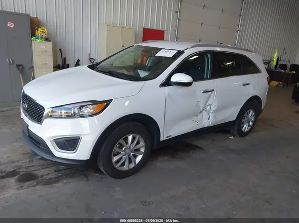 5XYPGDA32JG415696 2018 KIA SORENTO - Image 2