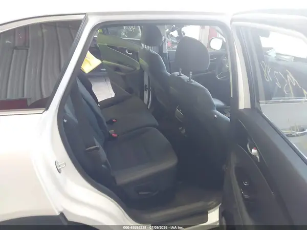5XYPGDA32JG415696 2018 KIA SORENTO - Image 8