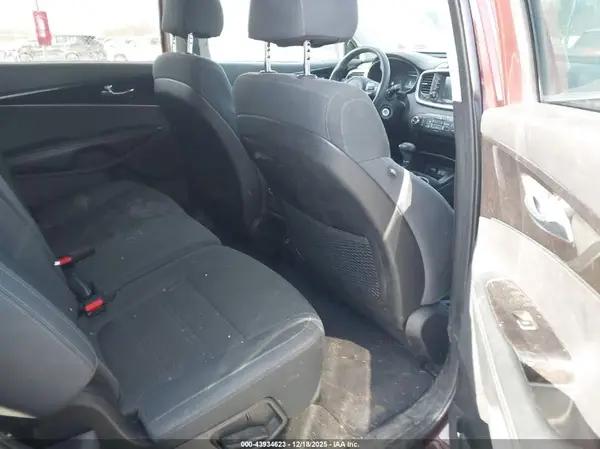 5XYPGDA32JG425998 2018 KIA SORENTO - Image 8