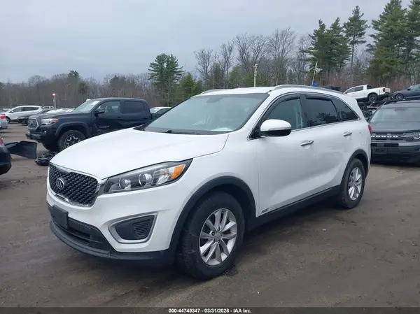 5XYPGDA32JG427041 2018 KIA SORENTO - Image 2