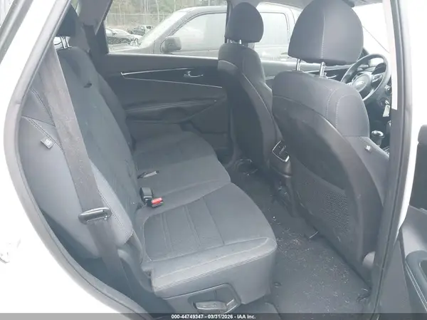 5XYPGDA32JG427041 2018 KIA SORENTO - Image 8