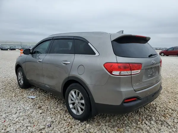 5XYPGDA32JG428240 2018 KIA SORENTO - Image 2