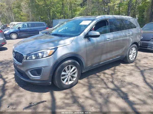 5XYPGDA32JG428951 2018 KIA SORENTO - Image 2