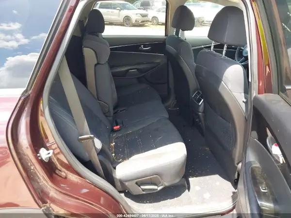 5XYPGDA32JG429159 2018 KIA SORENTO - Image 8