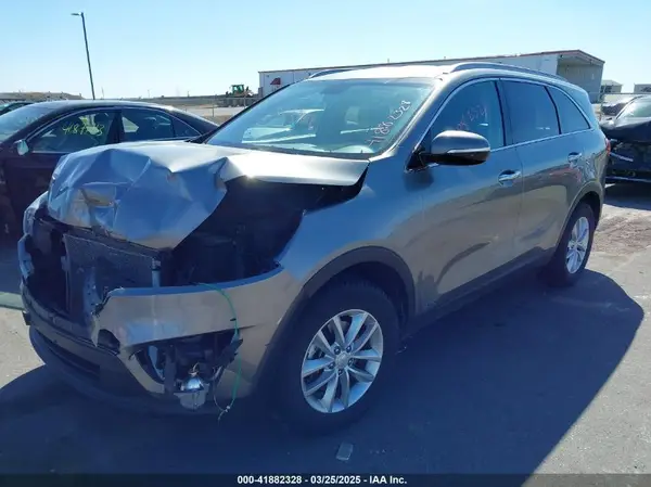 5XYPGDA32JG431719 2018 KIA SORENTO - Image 2