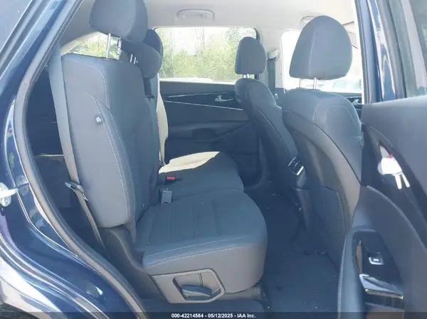 5XYPGDA32KG433827 2019 KIA SORENTO - Image 8