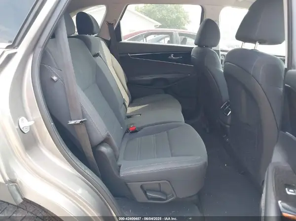 5XYPGDA32KG436131 2019 KIA SORENTO - Image 8