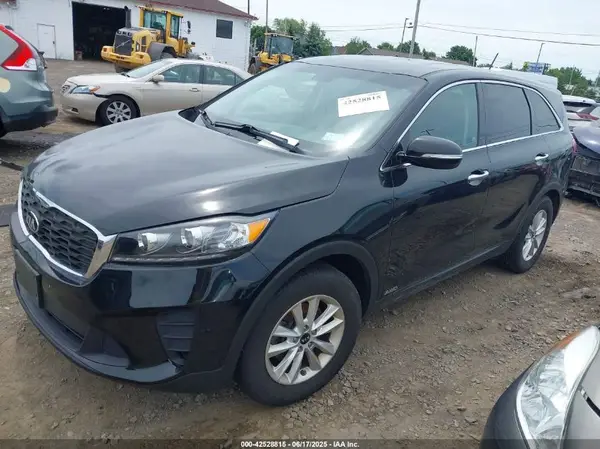 5XYPGDA32KG438462 2019 KIA SORENTO - Image 2
