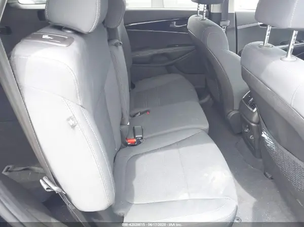 5XYPGDA32KG438462 2019 KIA SORENTO - Image 8