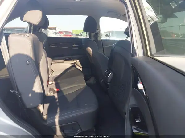5XYPGDA32KG439305 2019 KIA SORENTO - Image 8