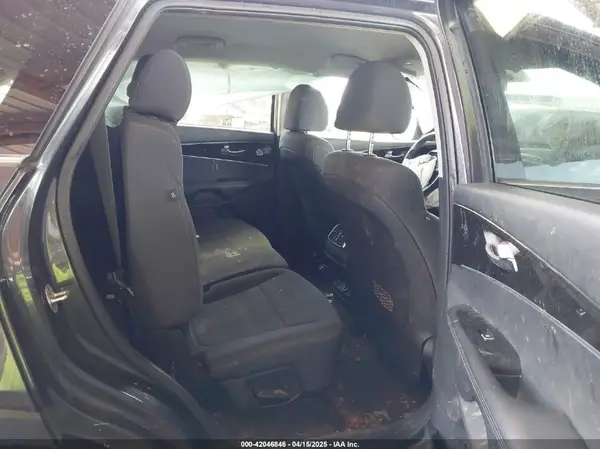 5XYPGDA32KG439966 2019 KIA SORENTO - Image 8