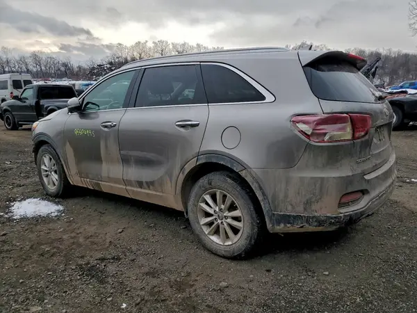 5XYPGDA32KG453284 2019 KIA SORENTO - Image 2