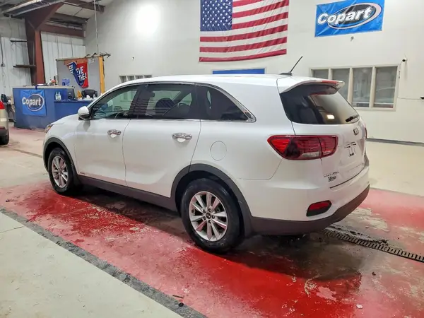 5XYPGDA32KG461868 2019 KIA SORENTO - Image 2
