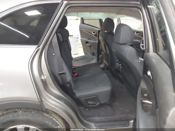 5XYPGDA32KG463393 2019 KIA SORENTO - Image 8