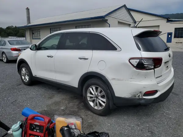 5XYPGDA32KG474040 2019 KIA SORENTO - Image 2
