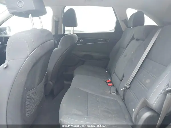 5XYPGDA32KG501382 2019 KIA SORENTO - Image 8
