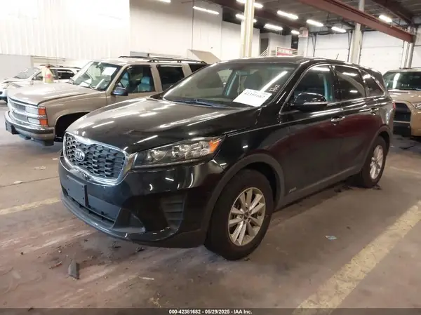 5XYPGDA32KG506565 2019 KIA SORENTO - Image 2