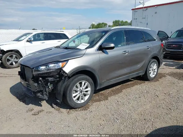 5XYPGDA32KG519753 2019 KIA SORENTO - Image 2