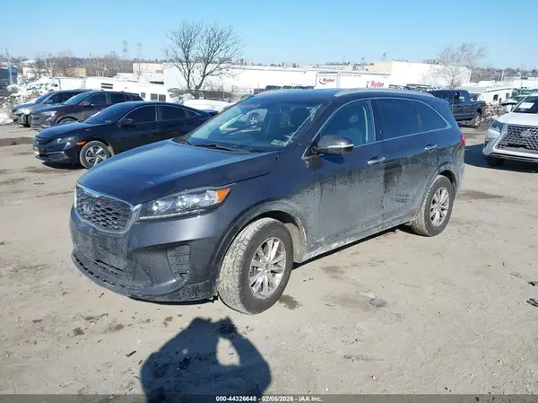 5XYPGDA32KG520272 2019 KIA SORENTO - Image 2