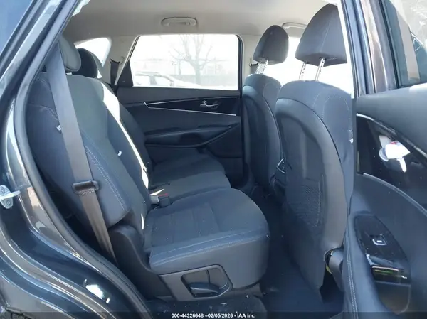 5XYPGDA32KG520272 2019 KIA SORENTO - Image 8