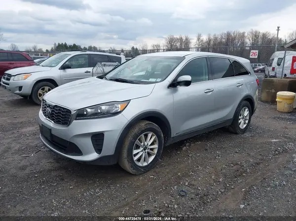 5XYPGDA32KG527609 2019 KIA SORENTO - Image 2