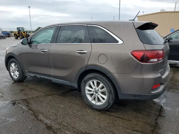 5XYPGDA32KG528744 2019 KIA SORENTO - Image 2